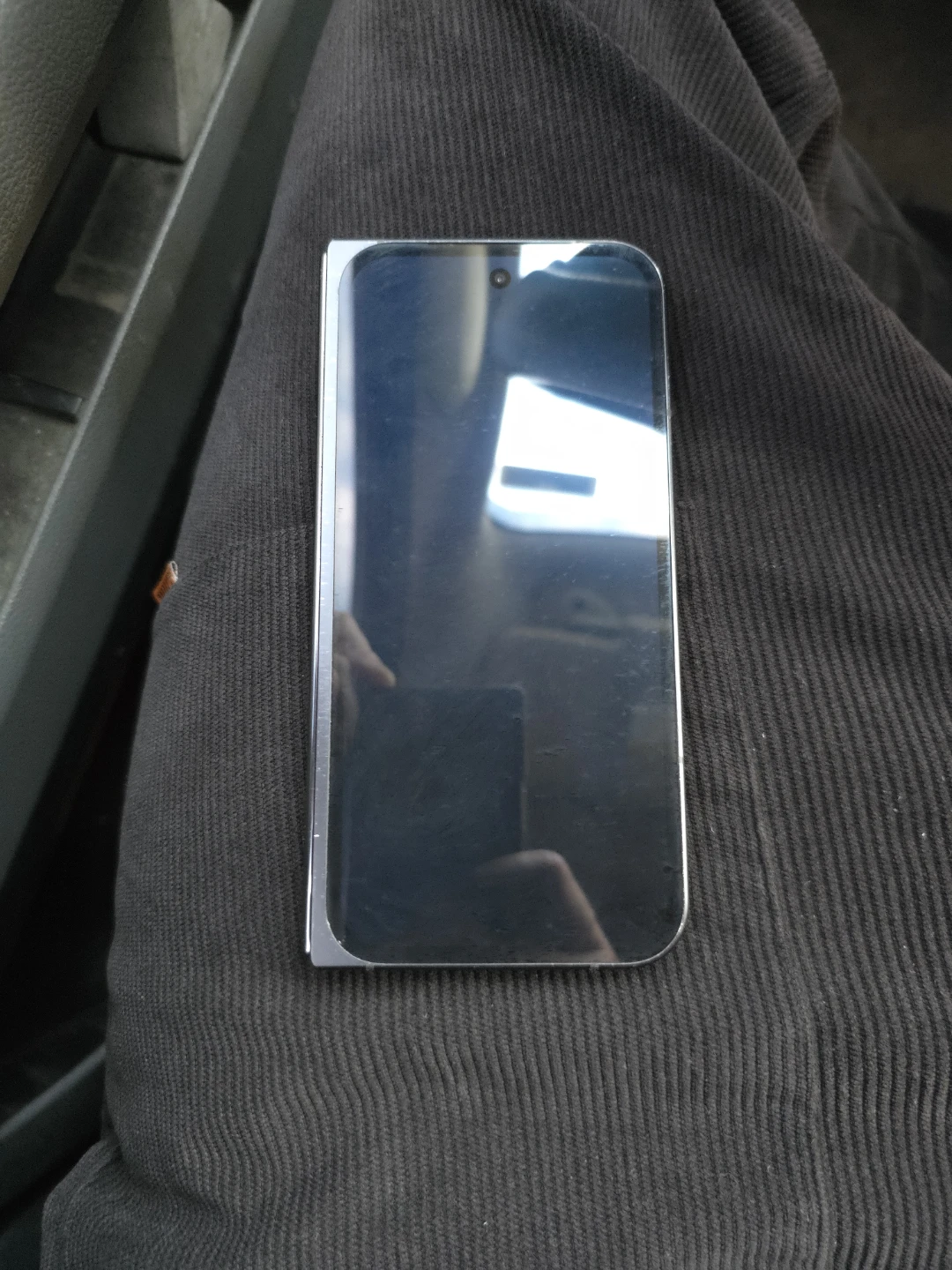 Google Pixel Fold 9 $1200 O.B.O - photo 4