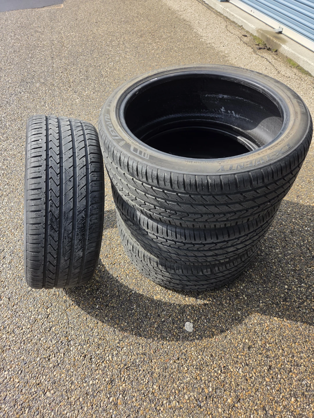 Pirelli P ZERO 265/40R22 Tires (Set of 4)