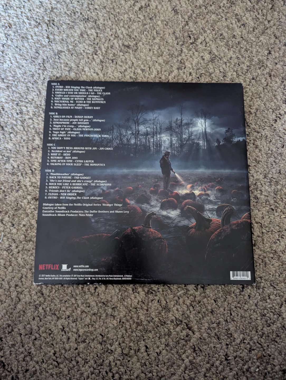 Stranger things sound track on vinyl - photo 3