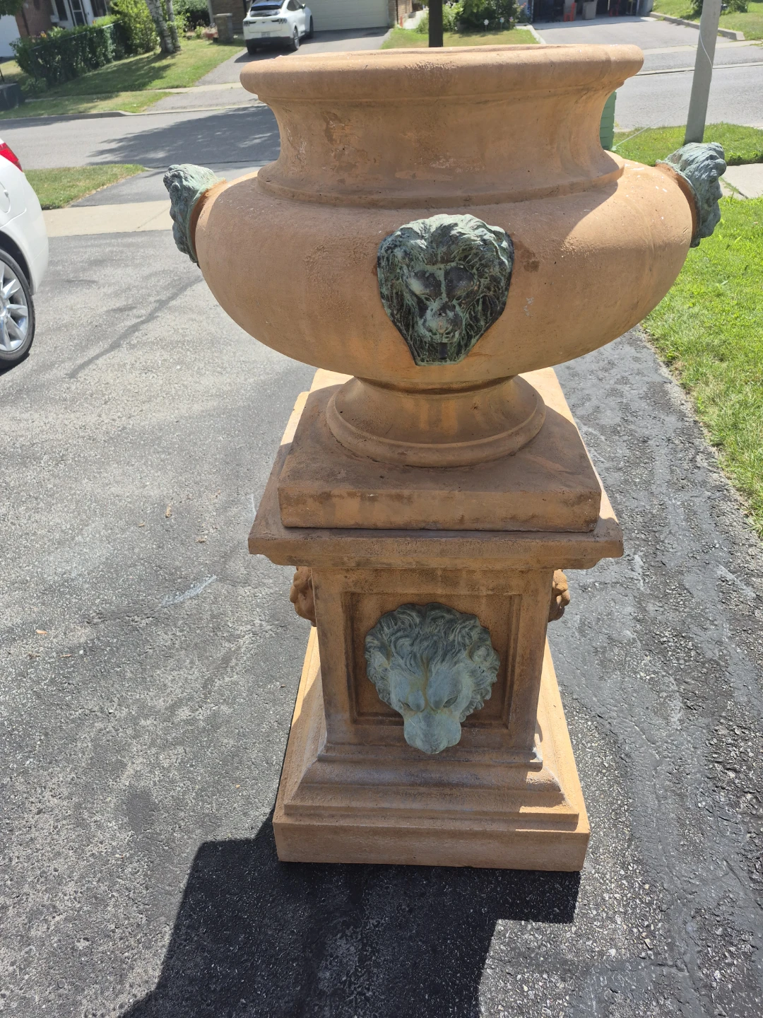 Terracotta Urn with Lion Heads - photo 2