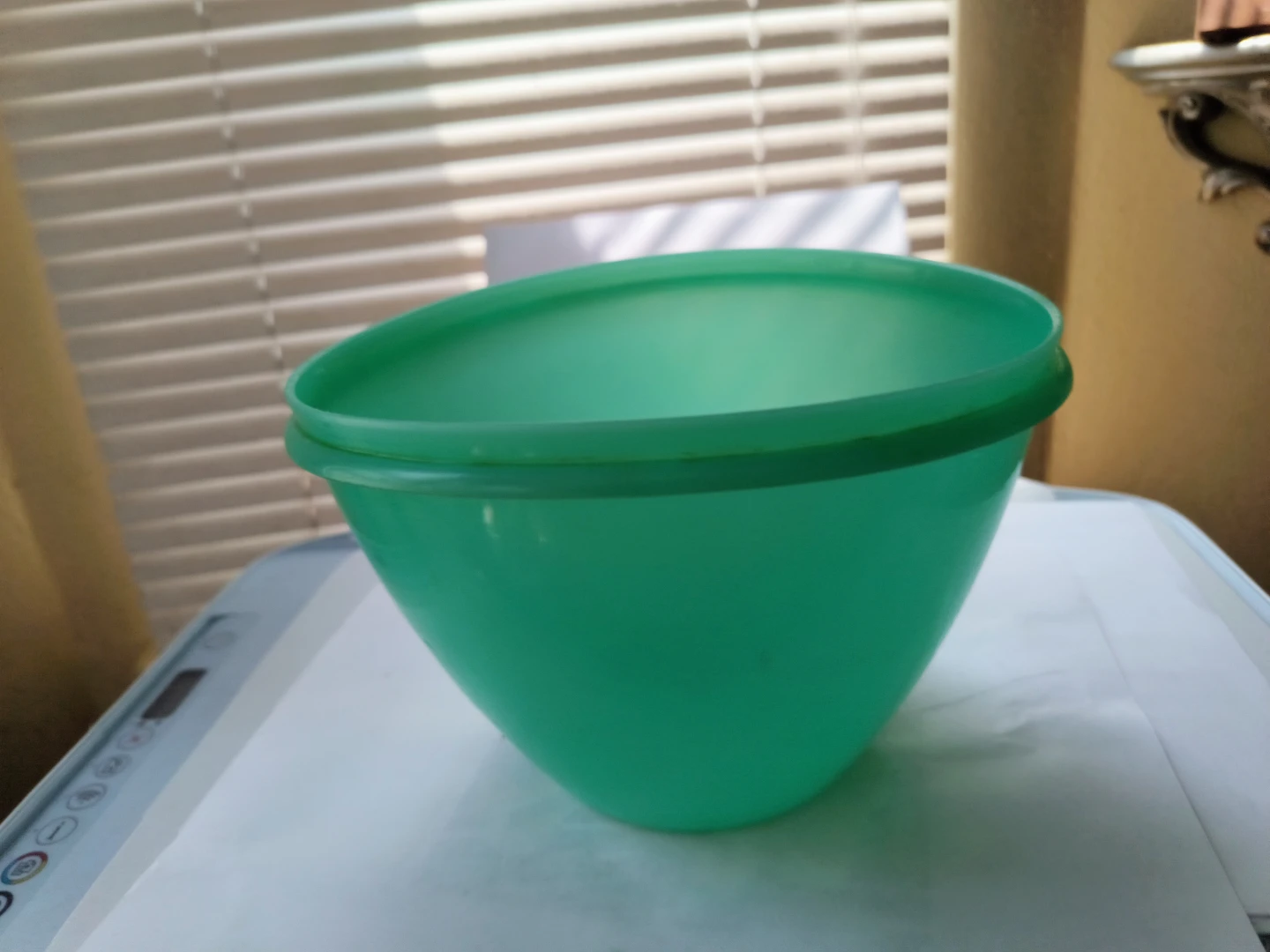 Used Tupperware bowl Crisp it 5 1/2 tall - photo 2