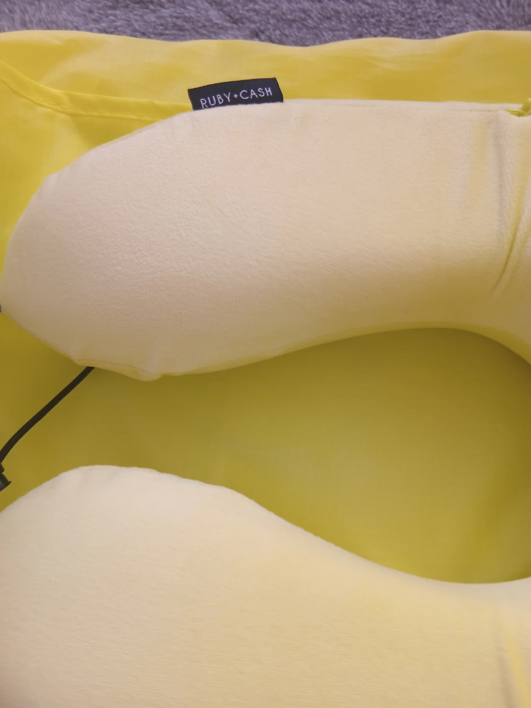 Ruby+Cash Travel Neck Pillow - light yellow - photo 2