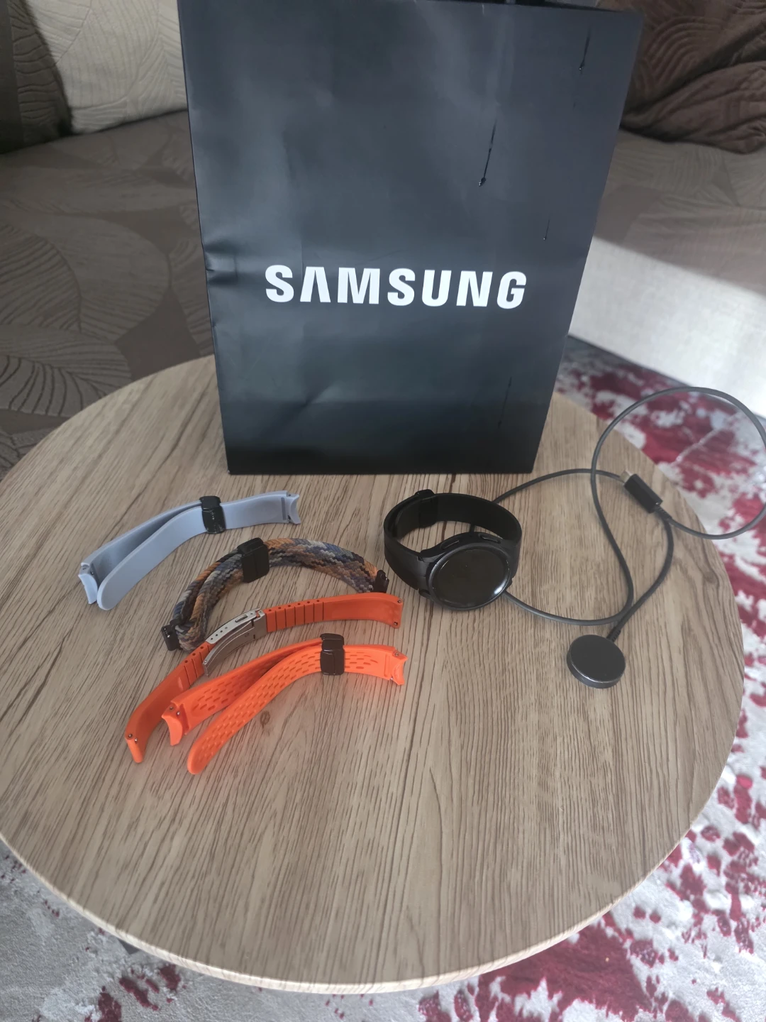 Samsung Smartwatch 5 with Multiple Bands and Charger - photo 2