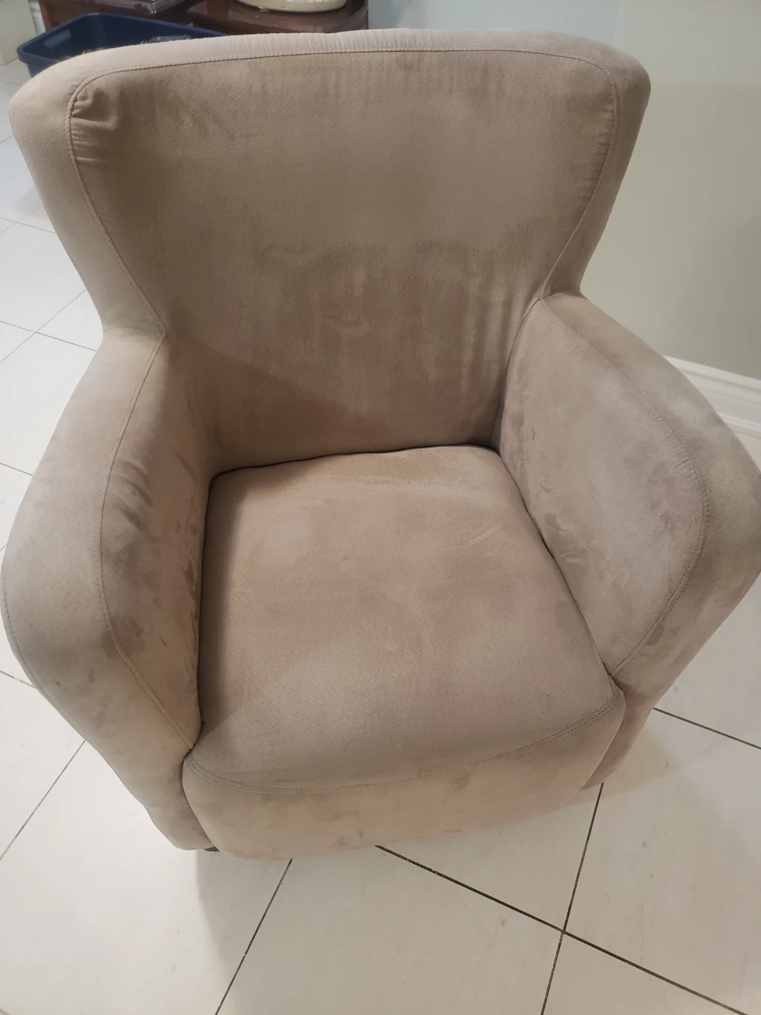 Like New Living room chair
