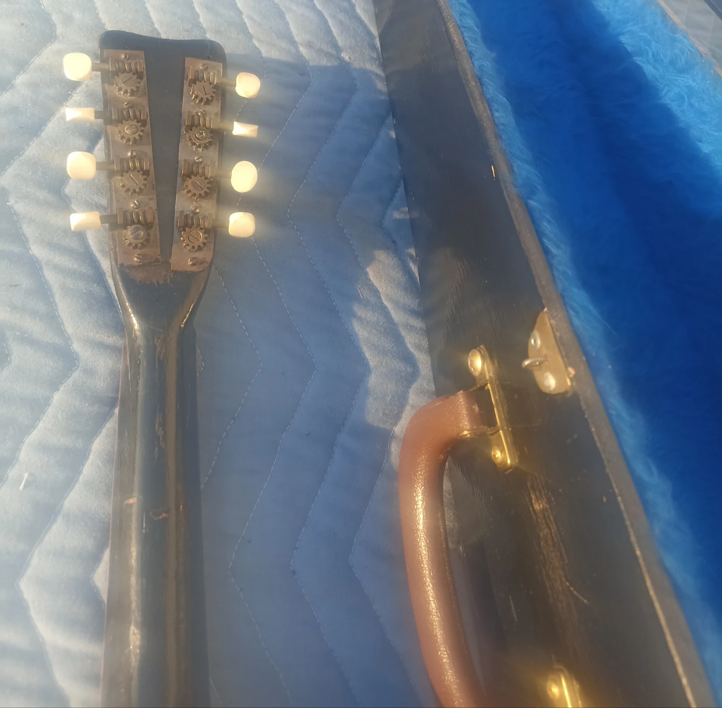 Vintage Bowl type.Mandolin with Original Case - photo 3