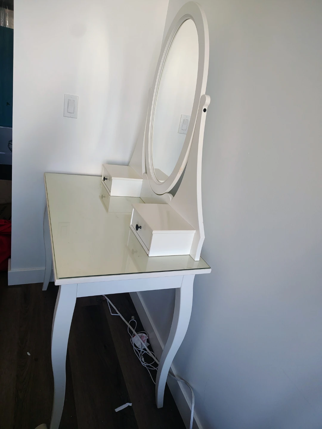 White Vanity Table with Mirror and Drawers - photo 2