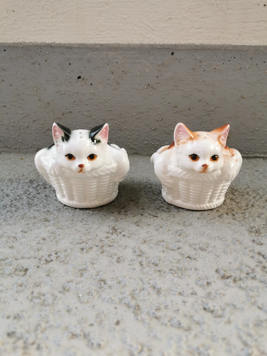 Vintage Bone China Cats in Baskets Salt & Pepper Shakers Set - photo 2
