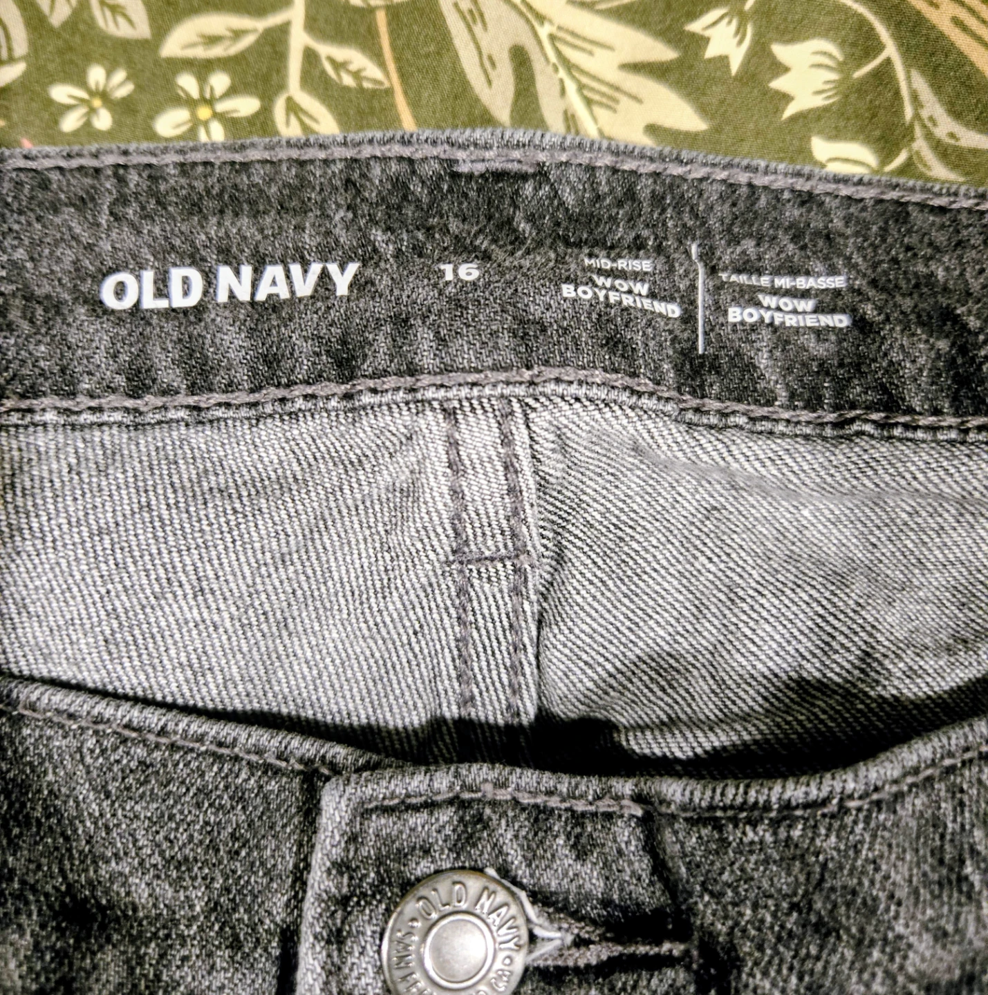 Old Navy Mid-Rise Wow Boyfriend Jeans Size 16 - photo 4