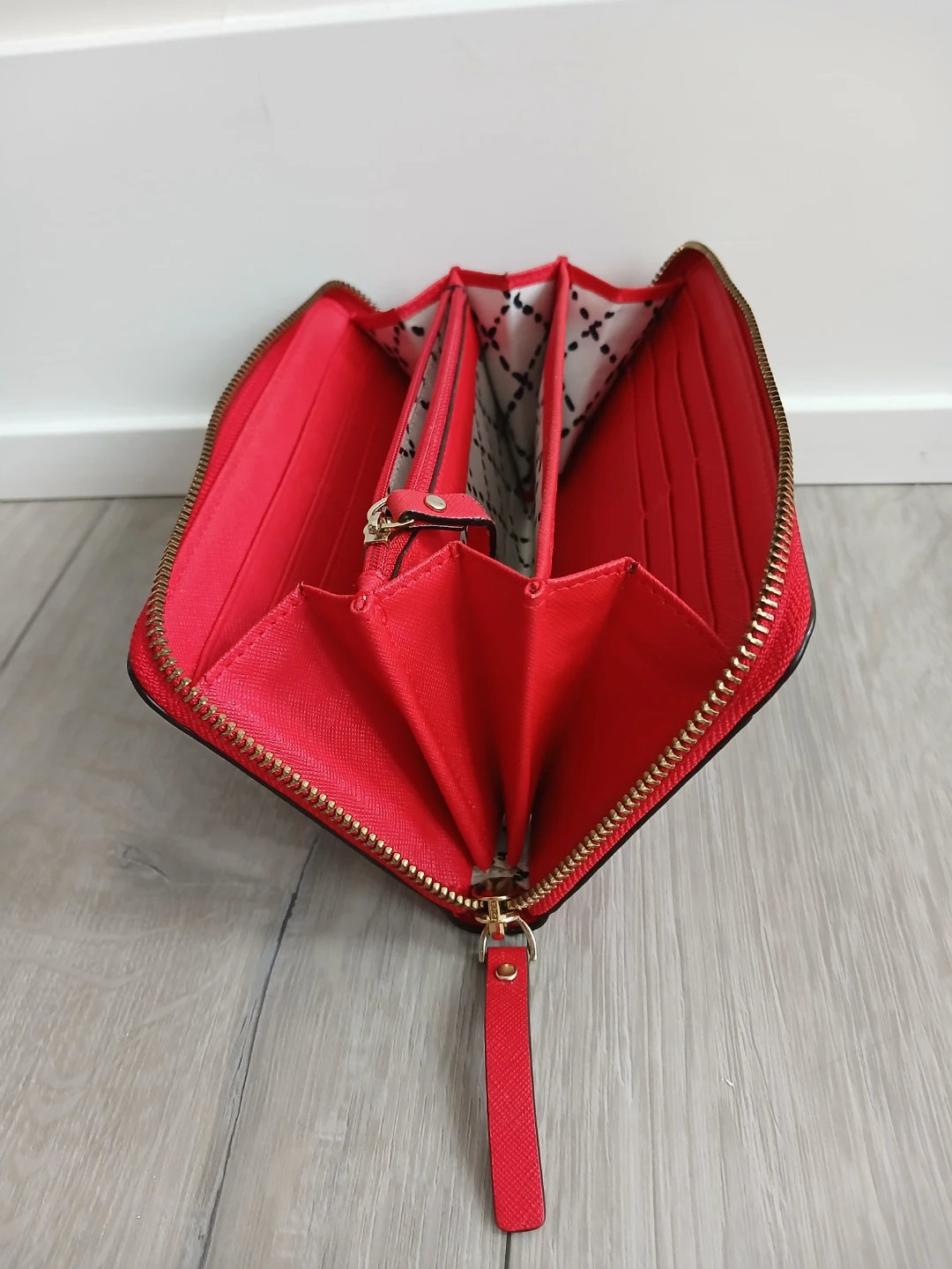 Kate Spade Red Zip Around Wallet - photo 4