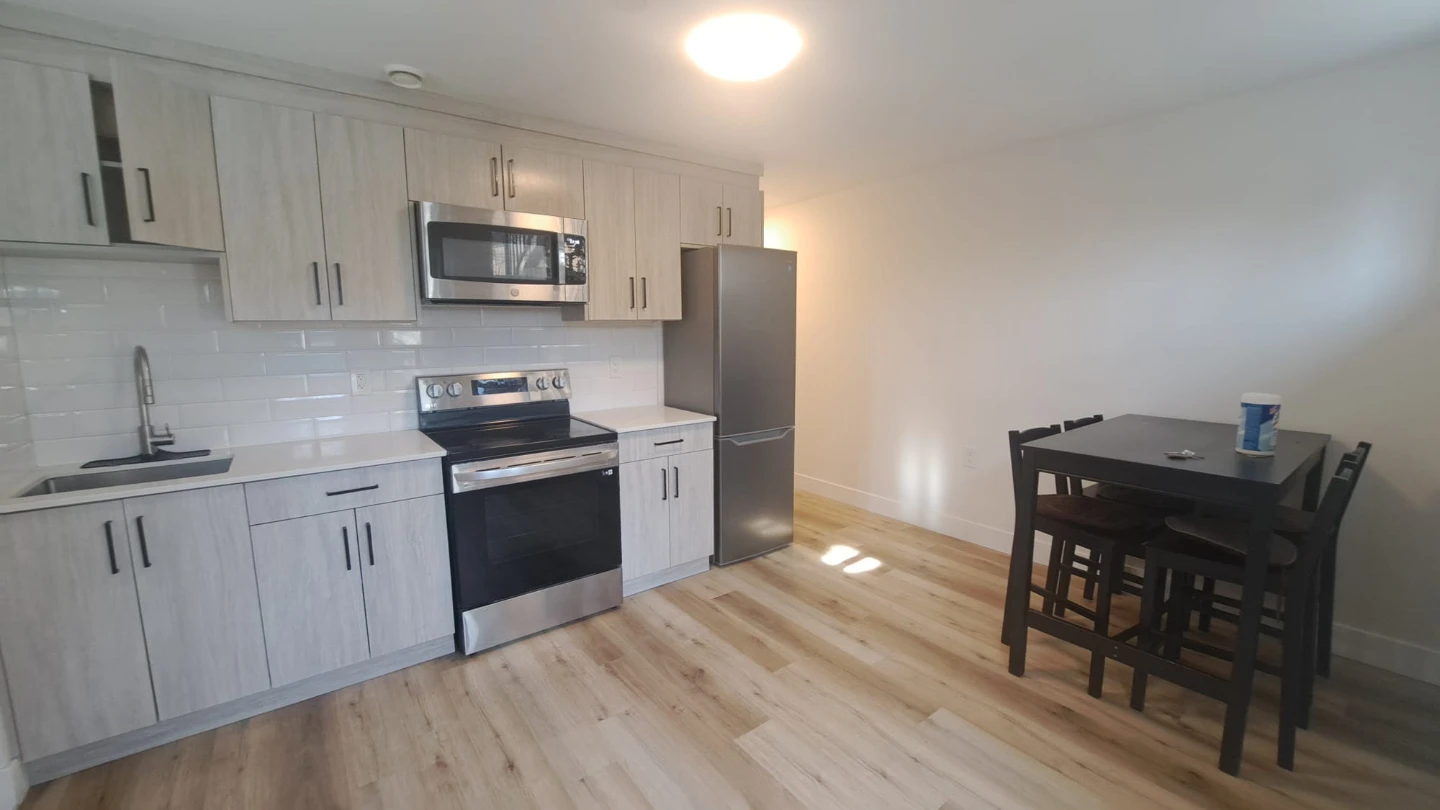 2 Bed 1 Bath Available from September 1st - photo 2