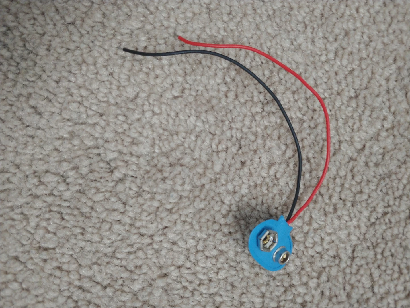 9V battery connector. - photo 2