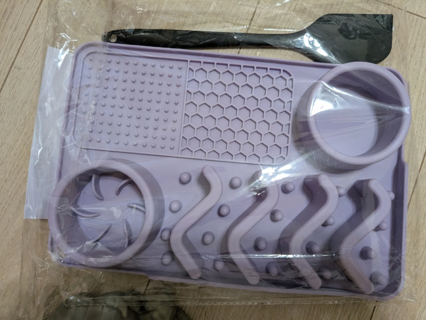 Silicone dog licking mat - photo 3