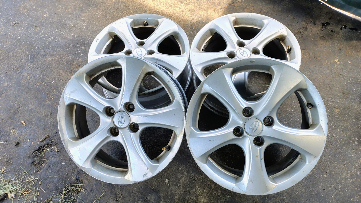 Hyundai 16 inch Alloy Wheels (Set of 4)