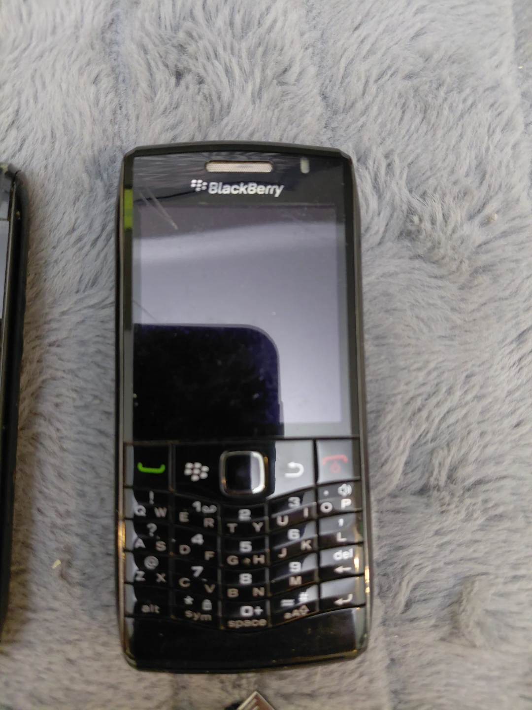 BlackBerry Bold 9650 & 8520 Phones for parts/repair - photo 2