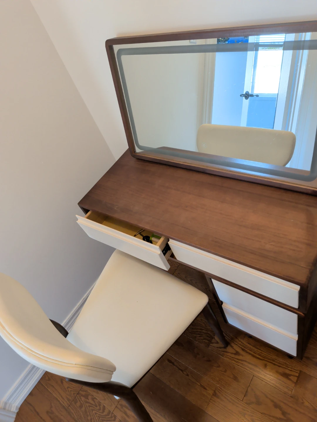 Make up chair, desk and LED light mirror - photo 2