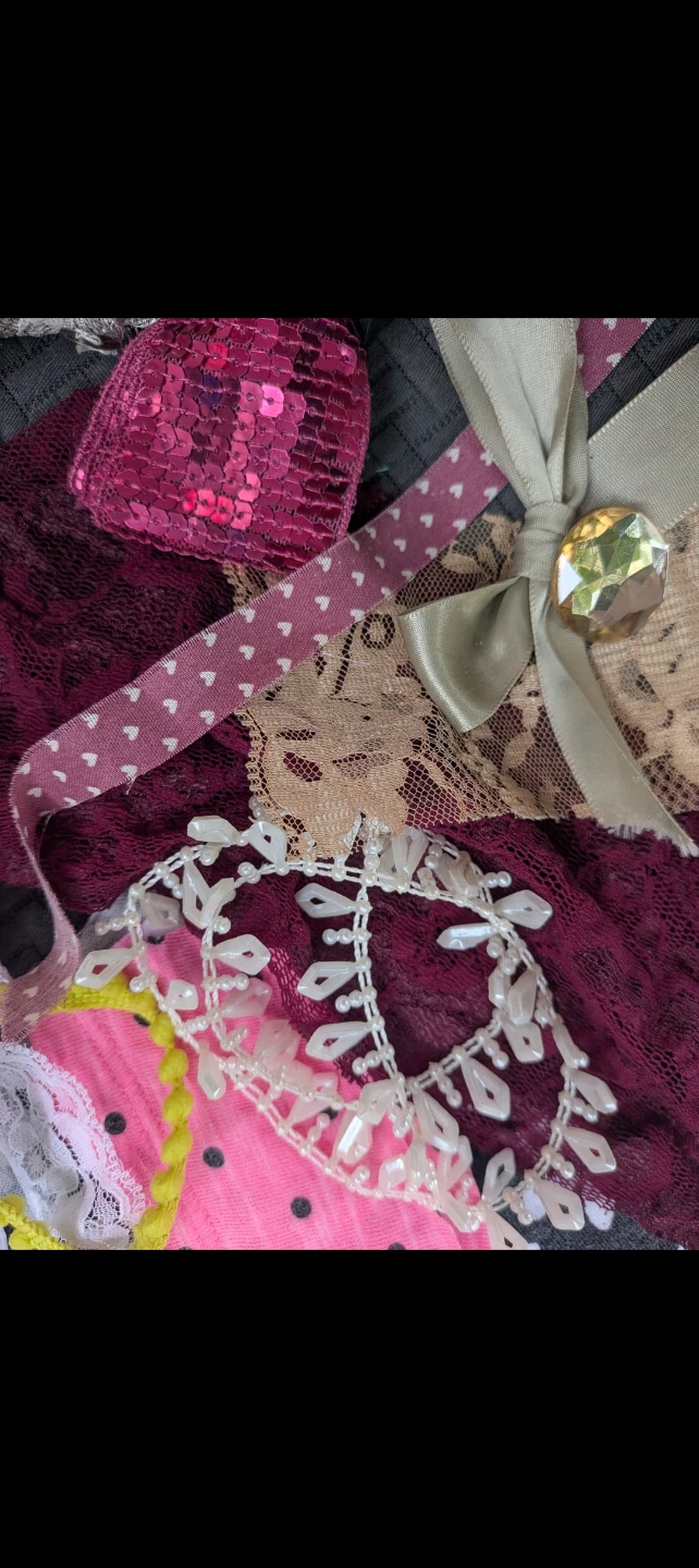 Bundle of Crafting Fabric Scraps & Trim - photo 4