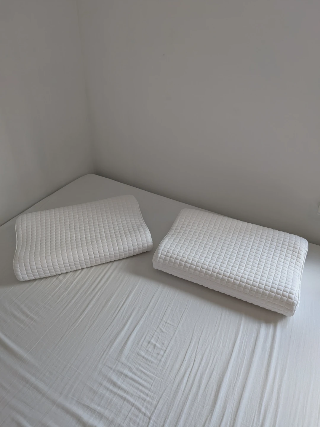 Queen Gel Memory Foam Mattress + Bed Frame + 2 pillow cases - photo 4