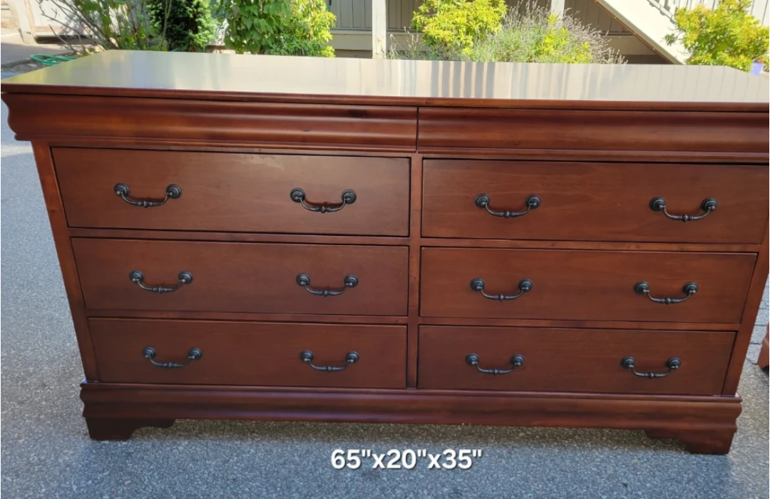 Beautiful Traditional Solid Wood Cherry Sideboard / Dresser. - photo 3