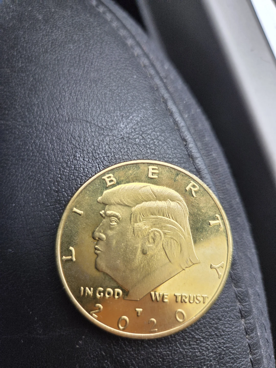 Donald Trump 2020 Collector Coin - photo 2
