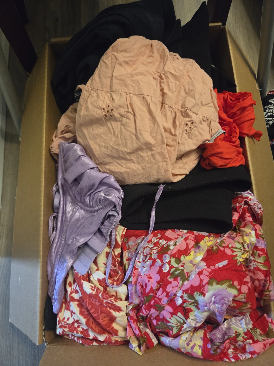 Women's size small_ Medium clothes