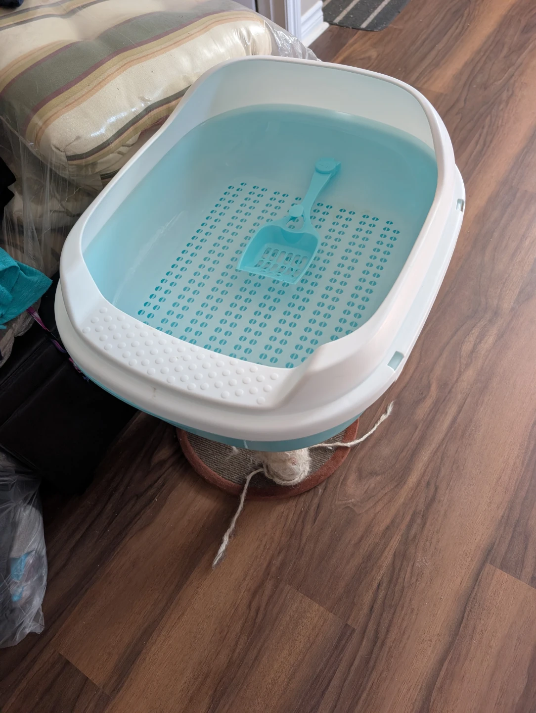 Cat Litter Box with Scoop - photo 2