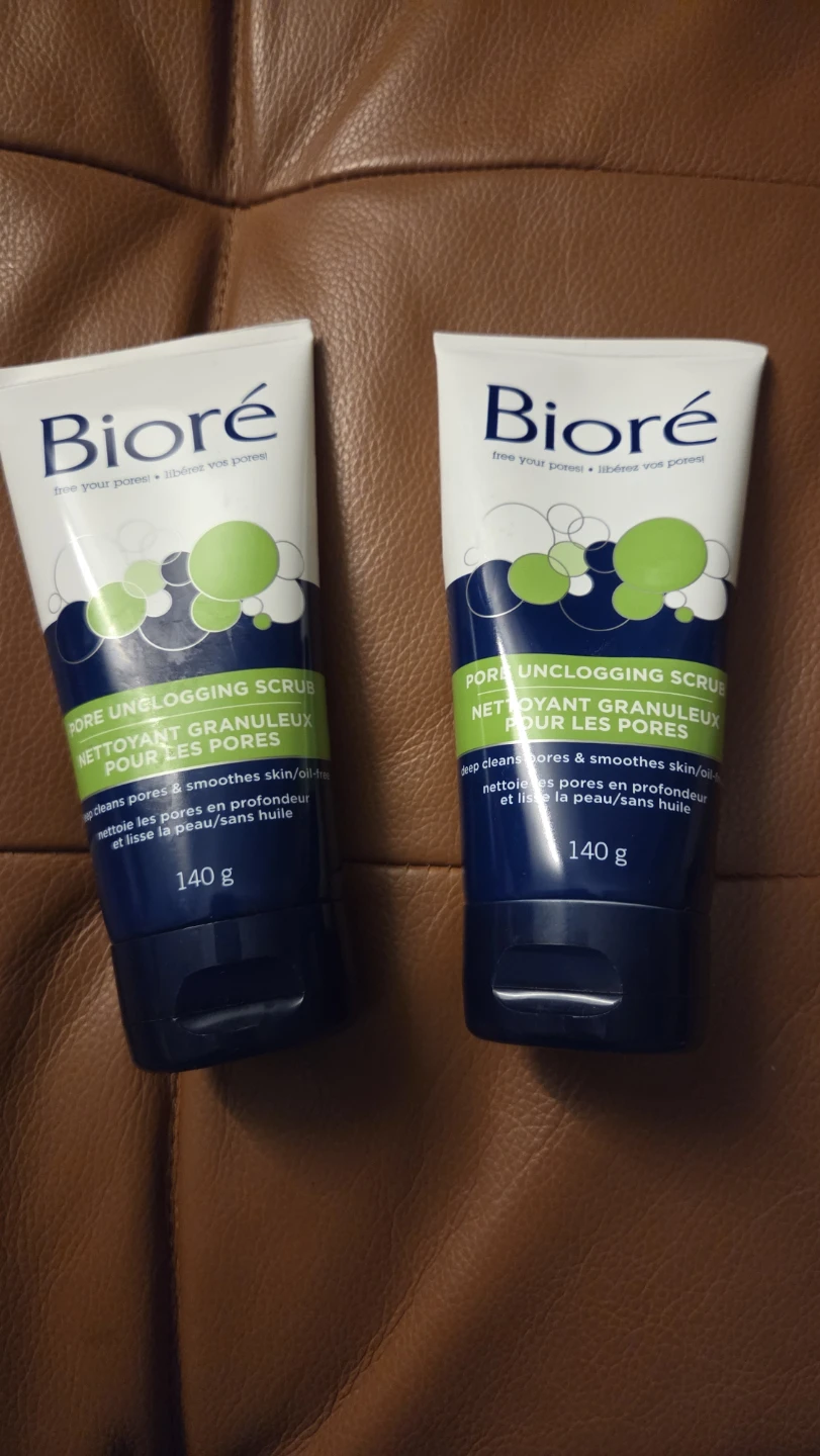 Biore Pore Unclogging Scrub