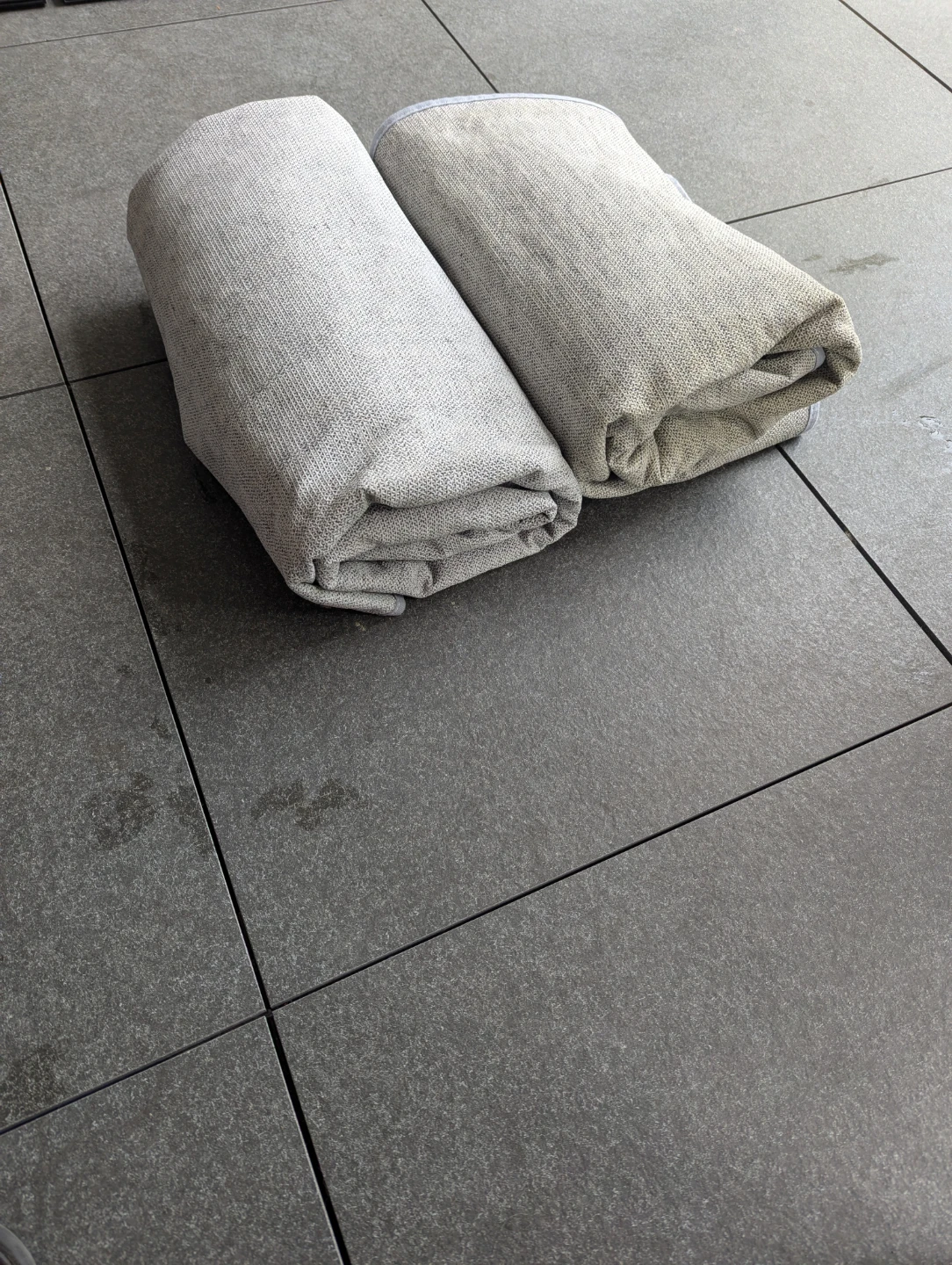 Abstract Design Area Rug that is anti-slip x2 - photo 5