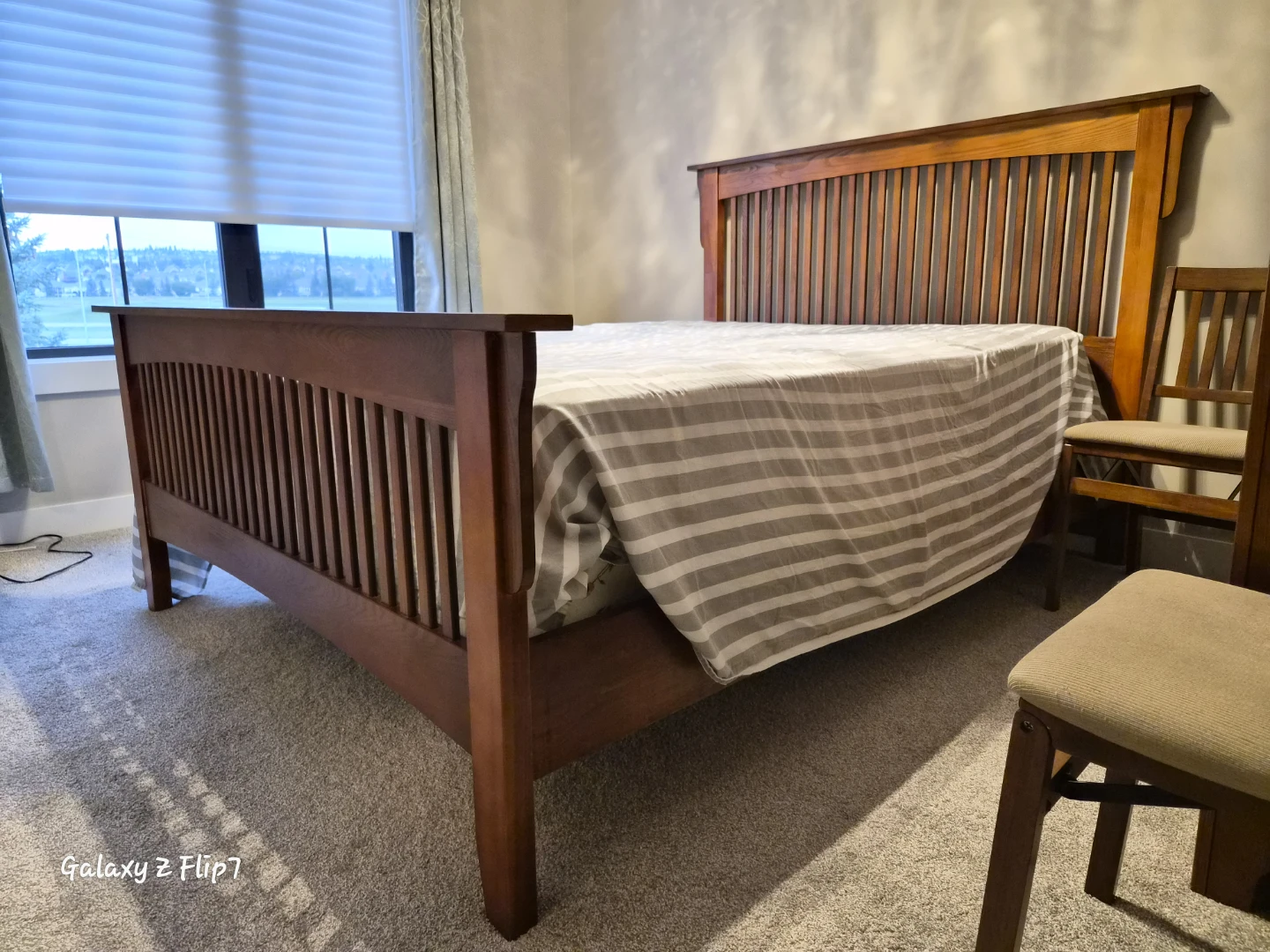 Wooden Queen Bed Frame and Dresser Set - photo 5