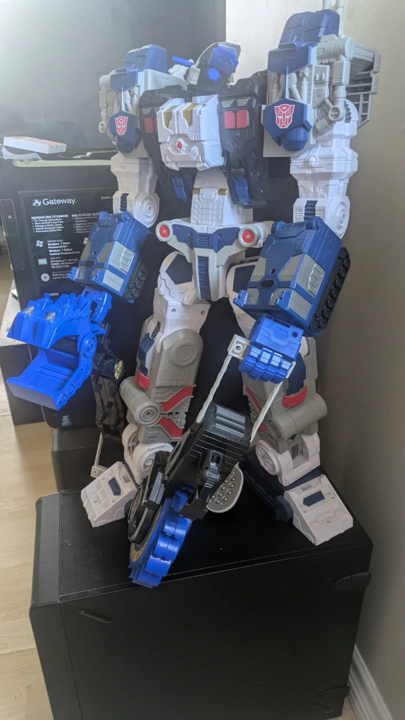 Cybertron Metroplex - photo 2