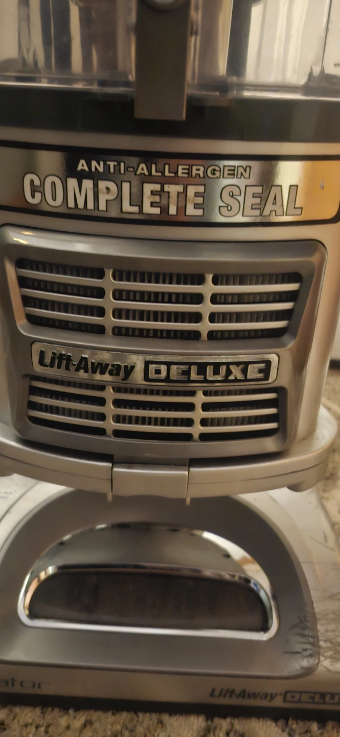 Shark Lift-Away Deluxe Vacuum Cleaner - photo 3