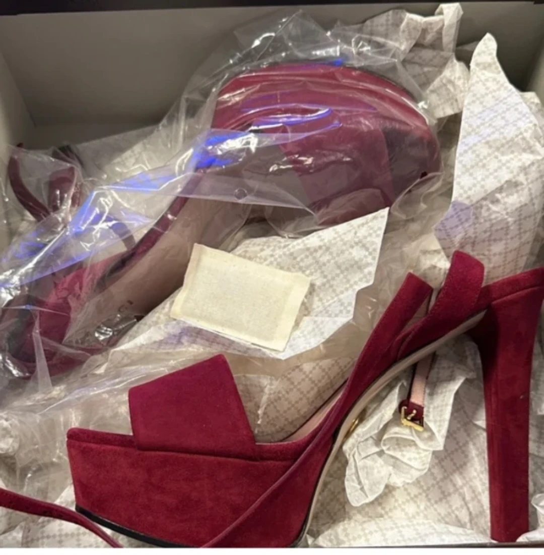 Gucci shoes with box, Embossed pattern adds texture. Size 40