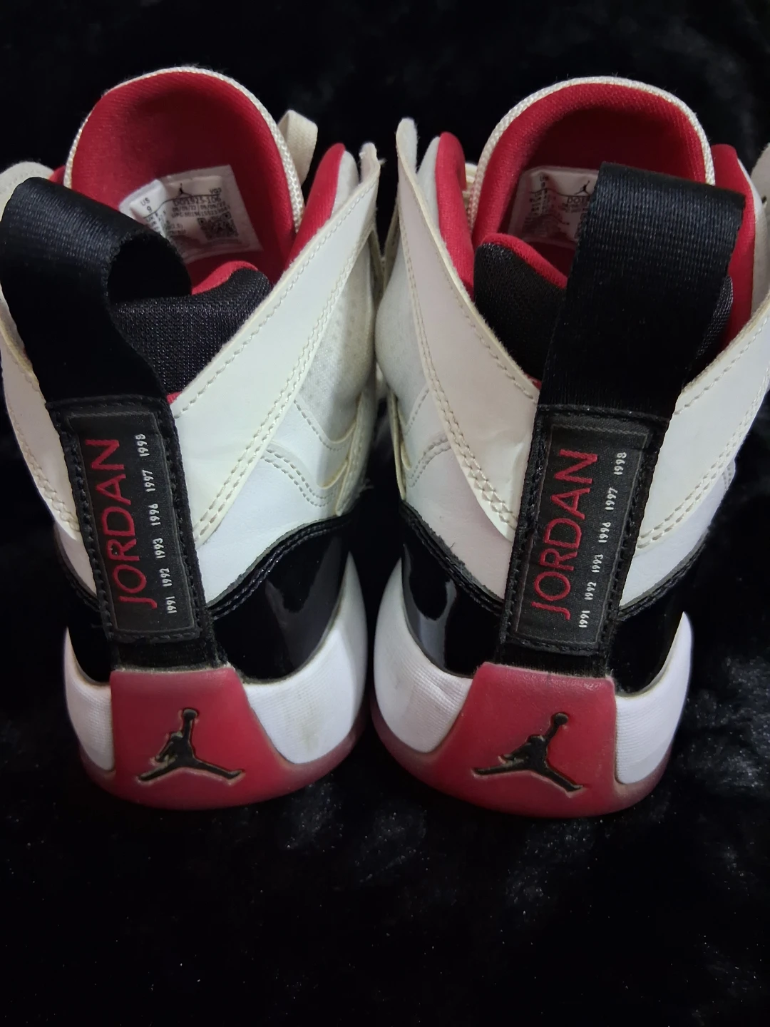 Air Jordan Retro White Red Black Basketball Shoes - photo 3