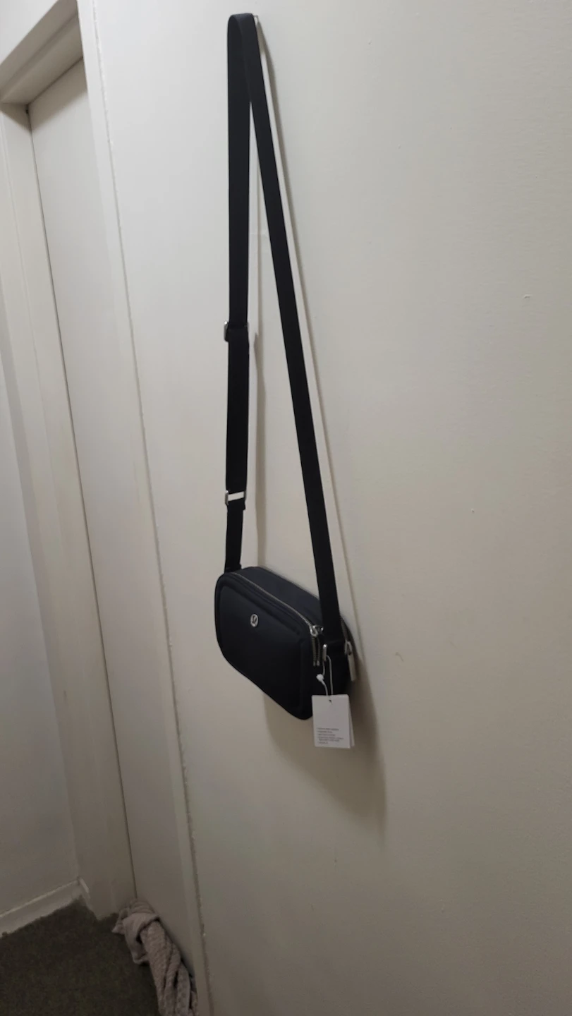 Lululemon Everywhere Crossbody Bag - Black