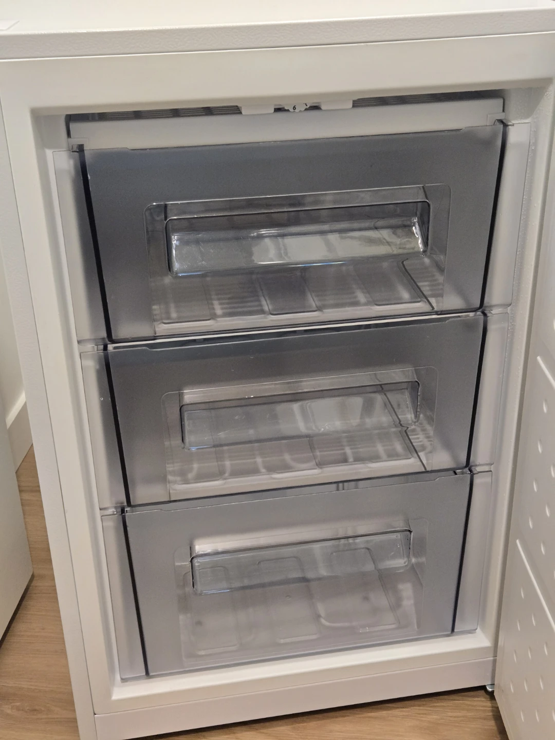 Galanz Compact Freezer - photo 3