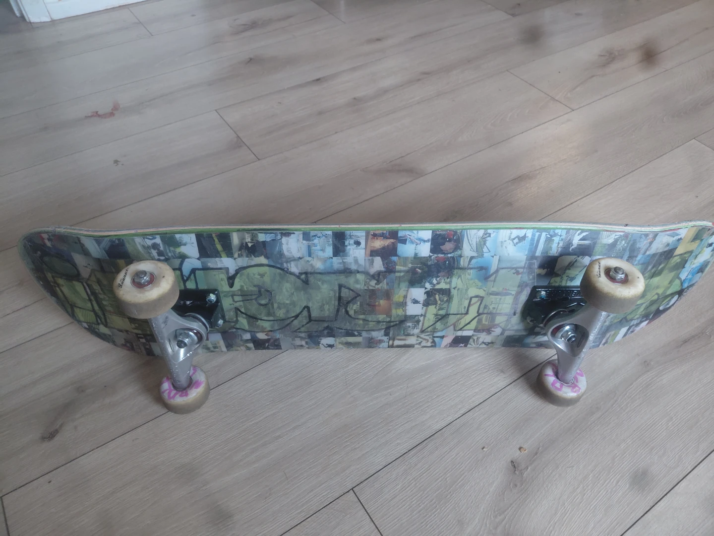 Skateboard with graphic print - photo 2
