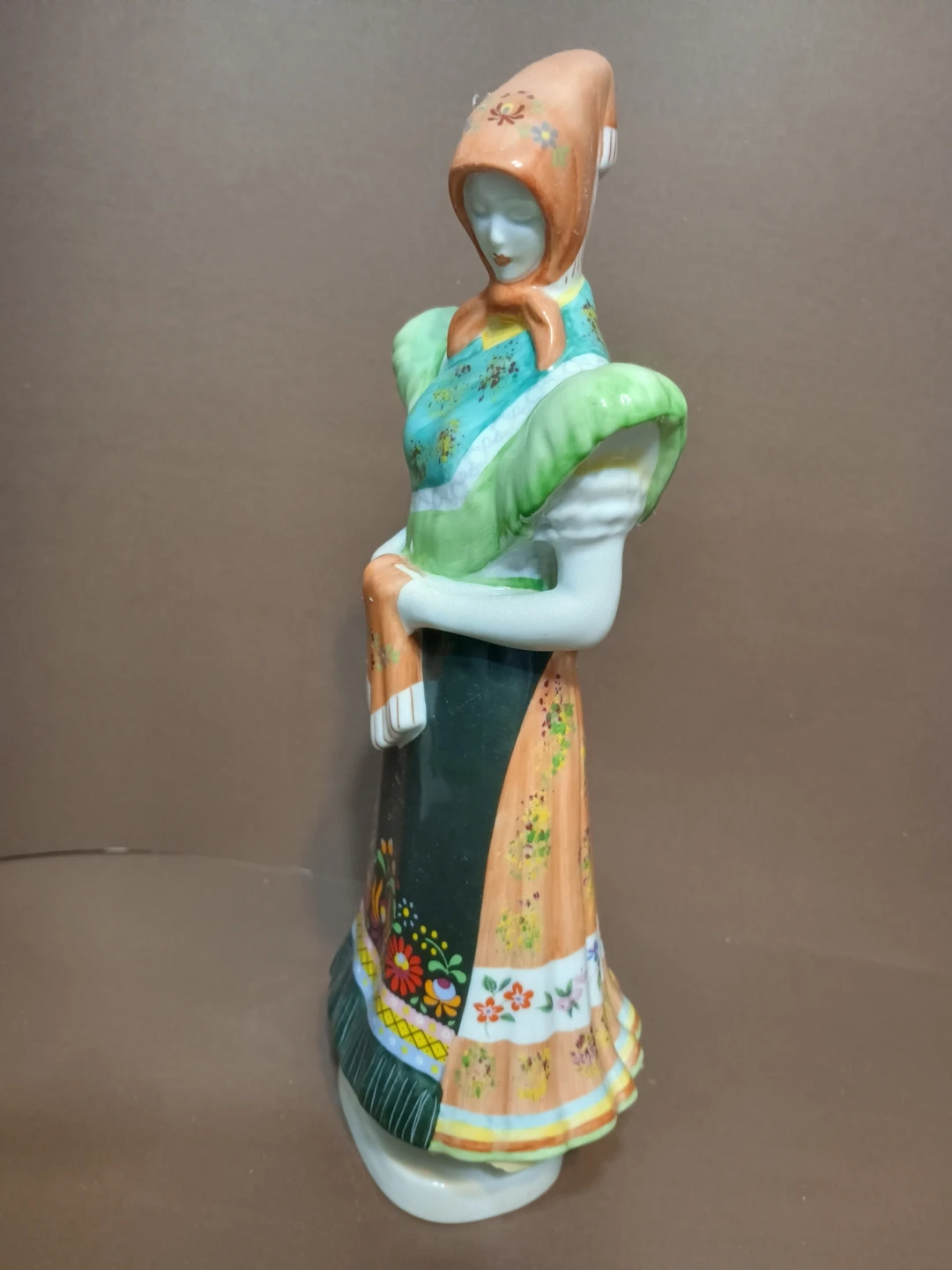 Handpainted Hollóháza Porcelain Figurine - Hungarian Folk Woman - photo 3