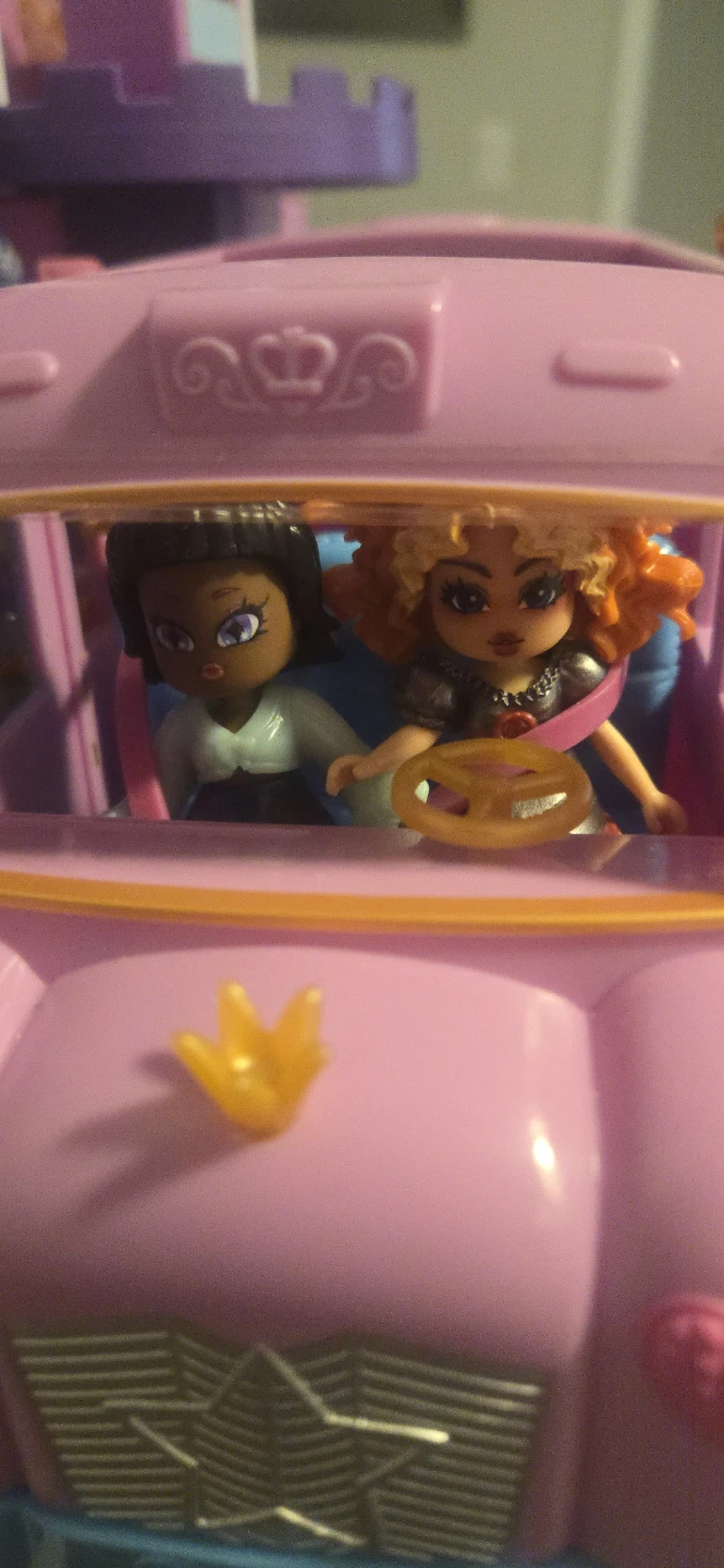 Rainbow High Castle Playset and Vehicle - photo 3