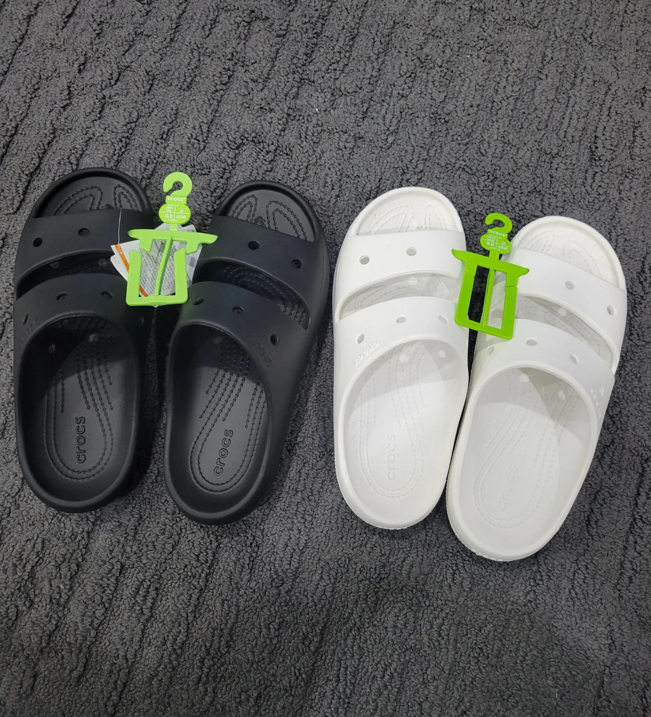 NEW WOMEN'S CROC SANDLES SIZE 8