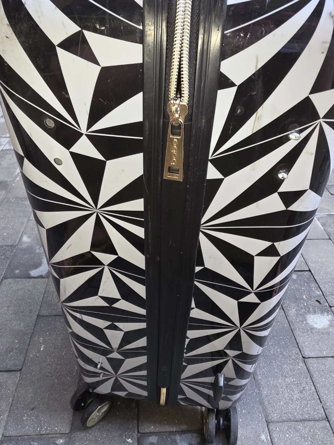 Bebe Black and White Geometric Hard Shell Suitcase - photo 2