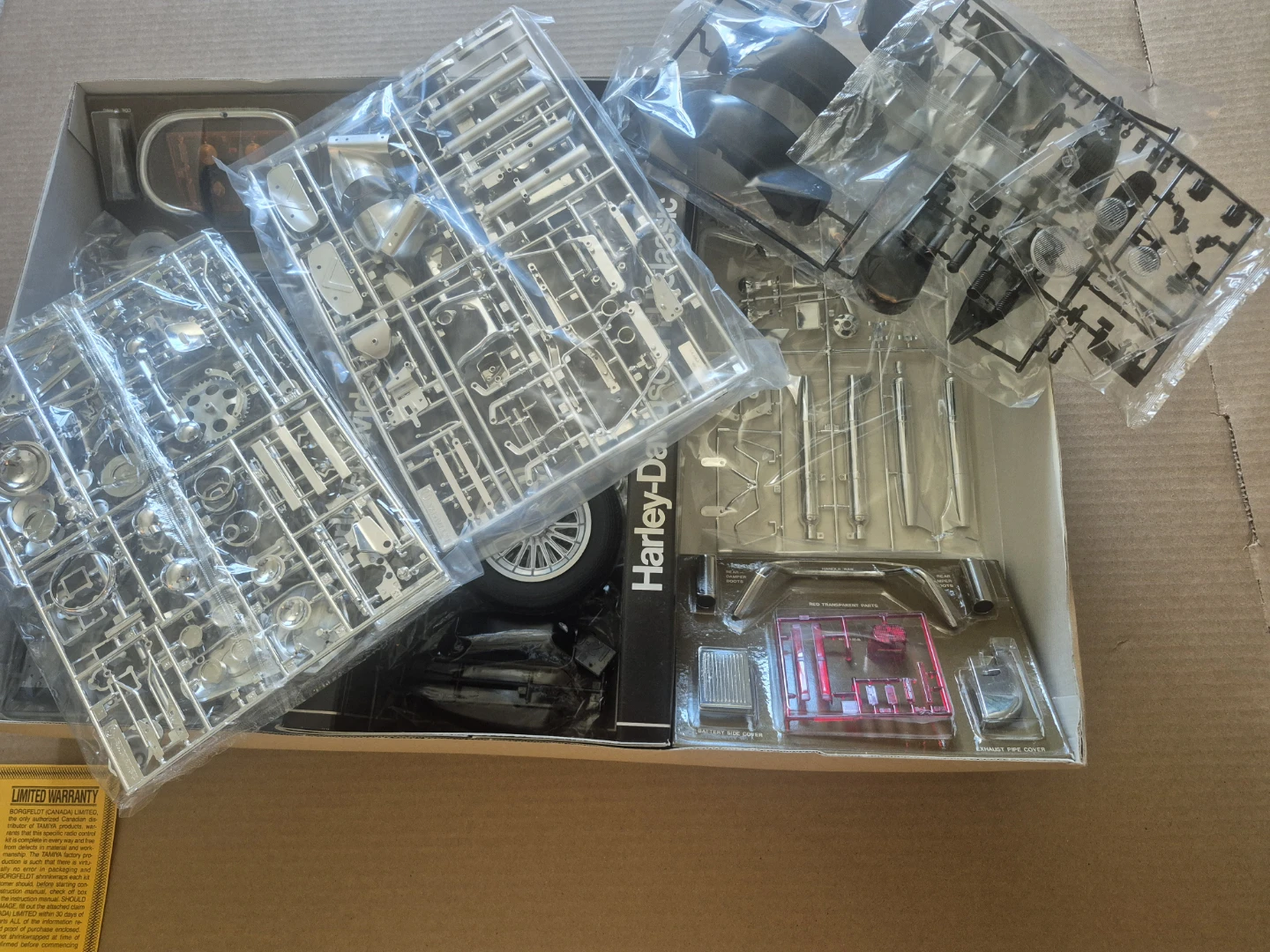 Tamiya Harley-Davidson FLH Classic Black Flash  Model Kit - photo 3