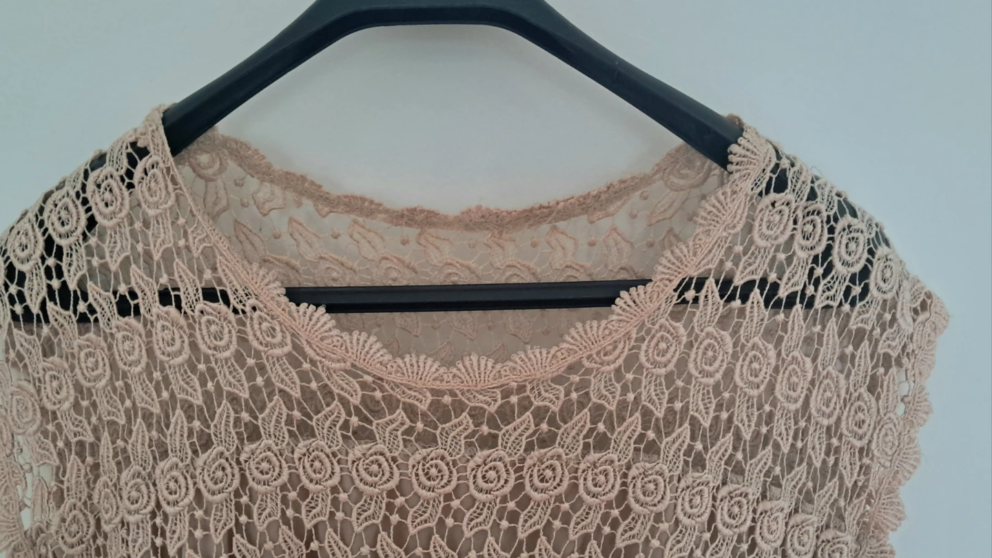 Beige Short-Sleeved Floral Lace Top - photo 2