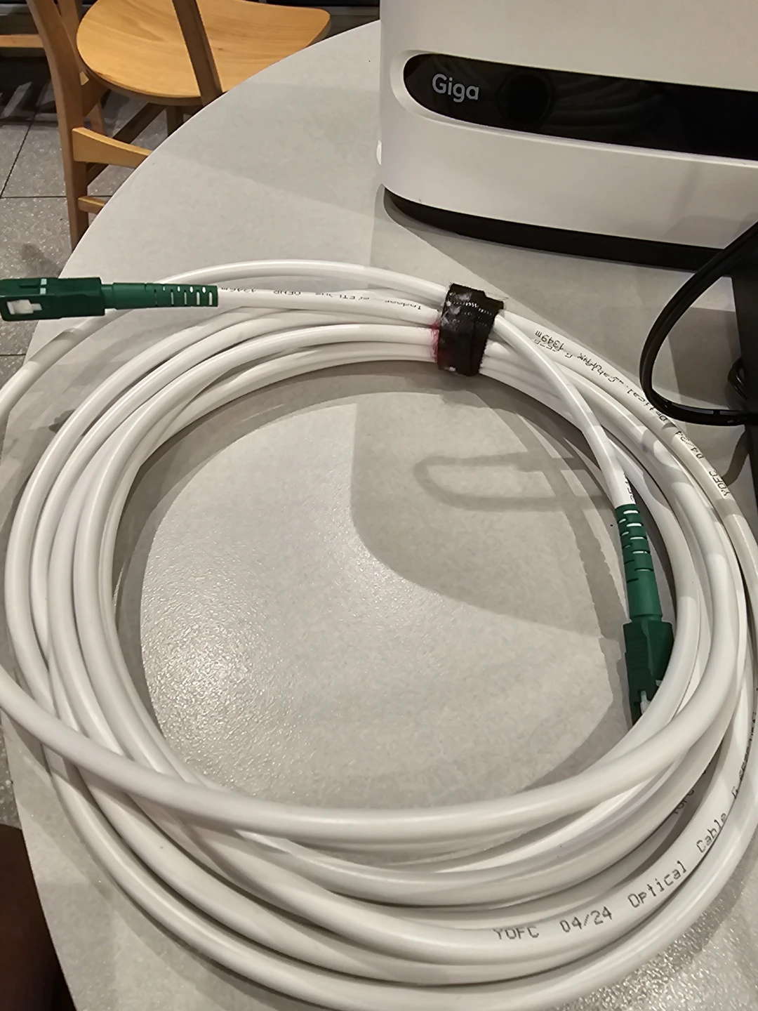 Bell Giga WiFi Hub with Sagicom Power Adapter - photo 2