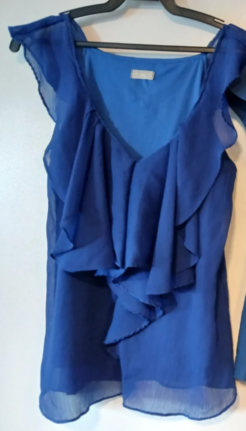 Women's Blue Tops - Studio. Size M. LOCATION ⬇️