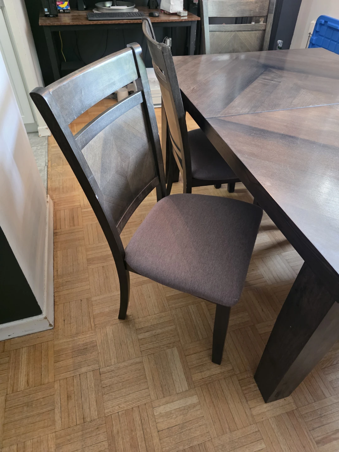 Beautiful Solid Wood Extendable Table with 6 chairs - photo 3