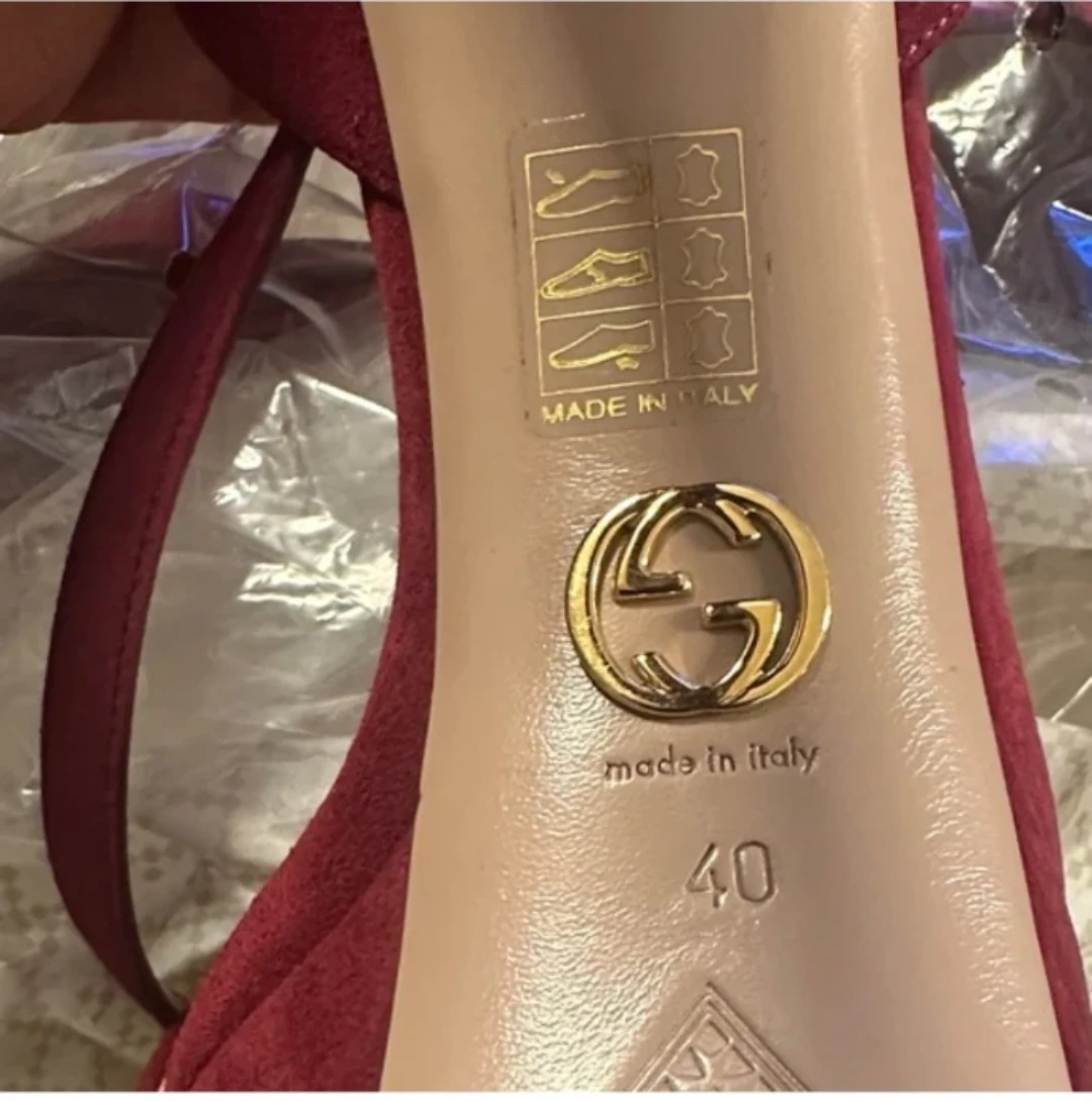 Gucci shoes with box, Embossed pattern adds texture. Size 40 - photo 2