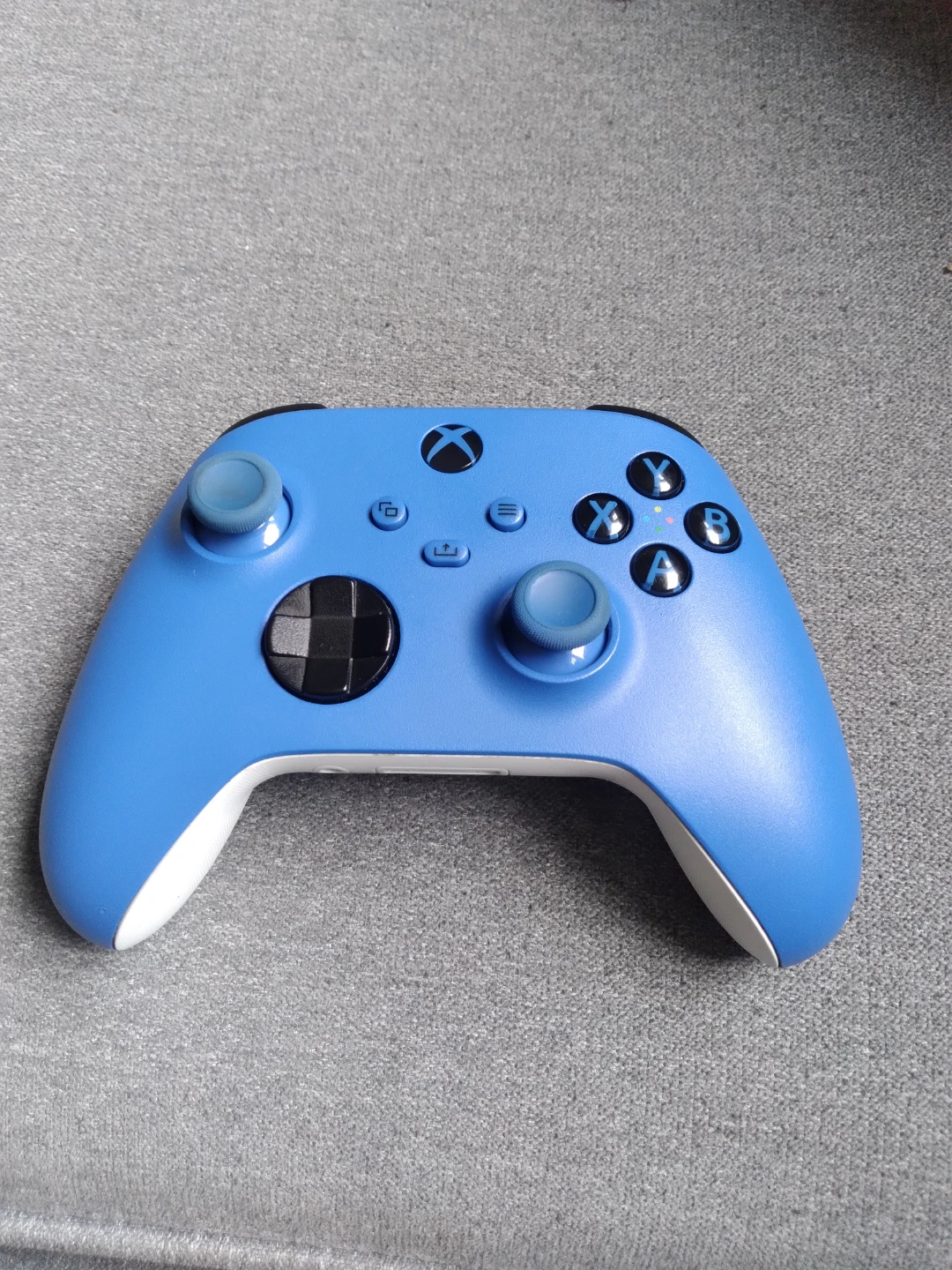 Purple xbox controller works great and is brand new just no box