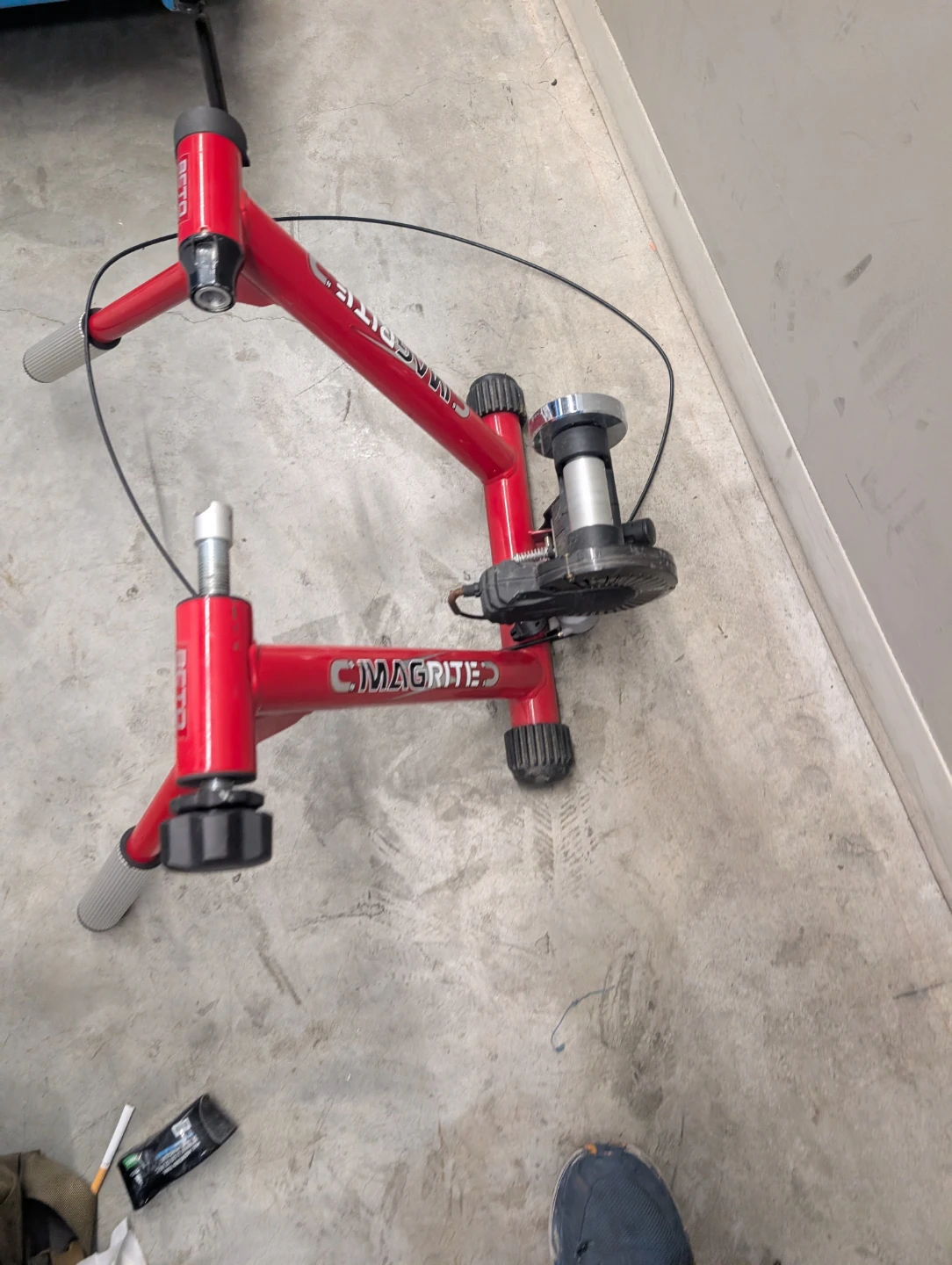 Beto Magritte Red Bicycle Bike Trainer - photo 3