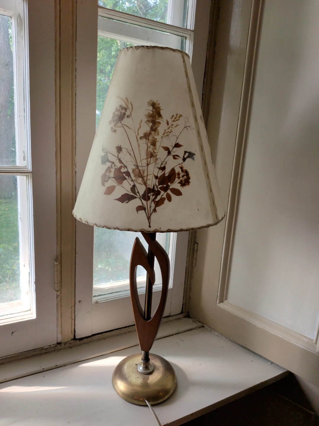Vintage Floral Table Lamp