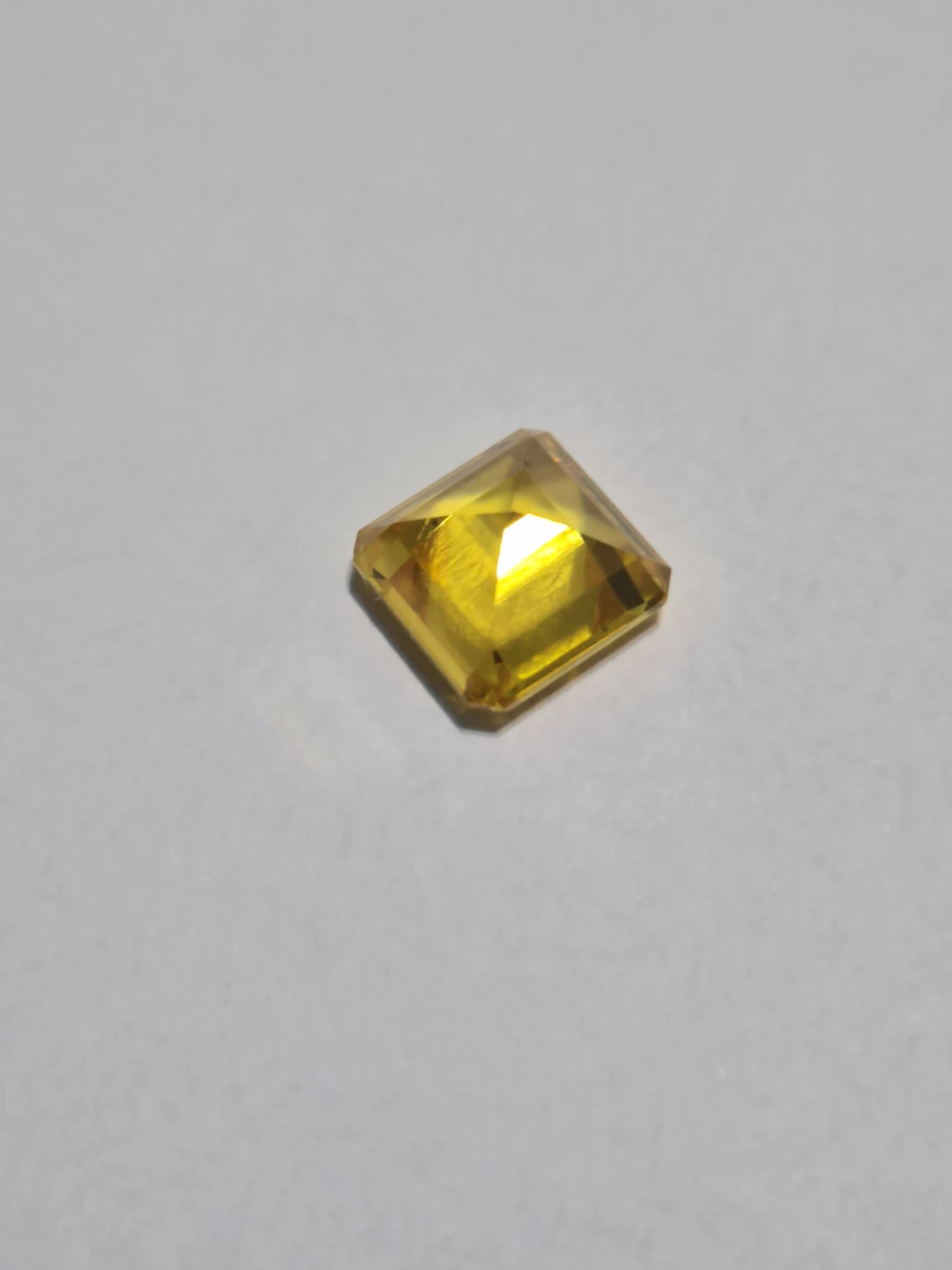 9.8 carat yellow Sapphire - photo 2