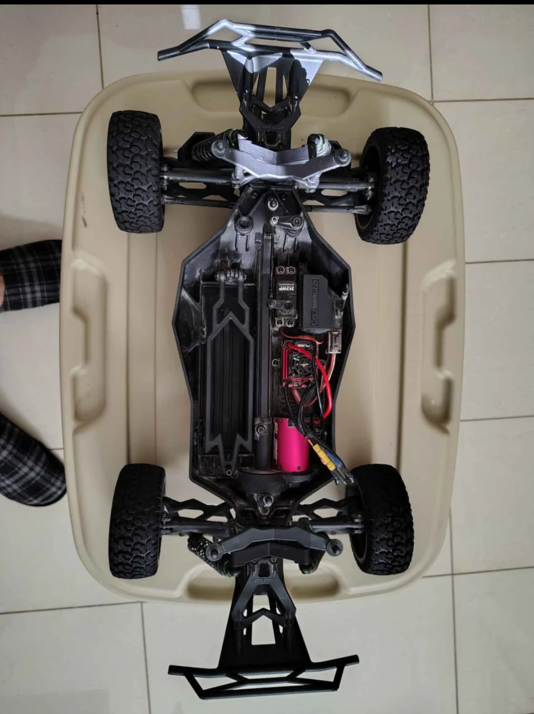 Vaterra Ford Raptor 1/10 4WD RC Truck - Full RTR Bundle - photo 5